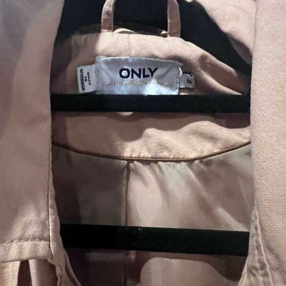 Only trench size m like new - Picture 3 of 4